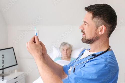 Male doctor working with el...
