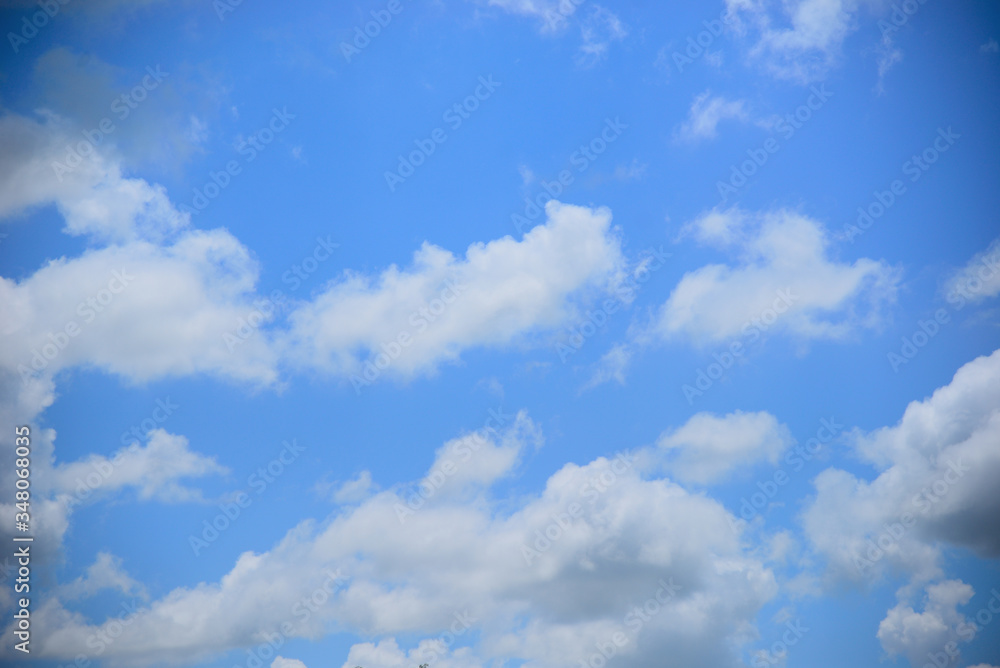 Obraz premium Blue sky and cloud for background