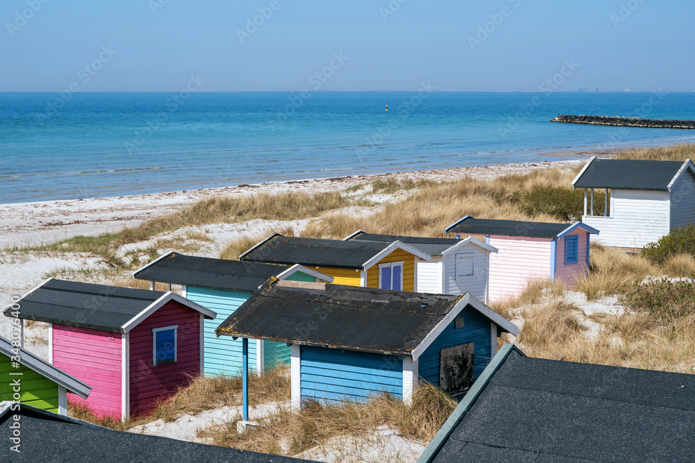 Obraz premium Beach huts or bath cottages on Skanor beach dunes and Falsterbo in South Sweden, Skane travel destination. Domestic tourism concept