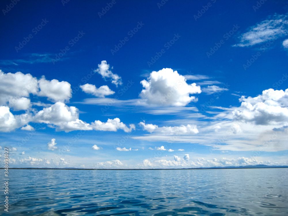 Obraz premium Blue sky over Titicaca Lake, Peru