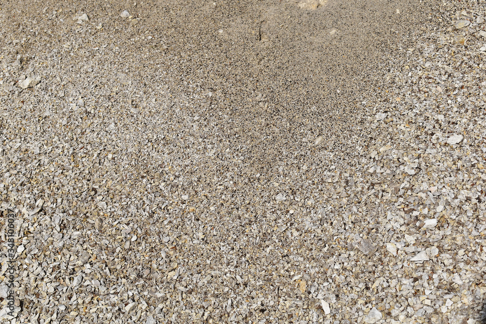 Lockerer Sand auf Schütte, verschiedene Korngrößen