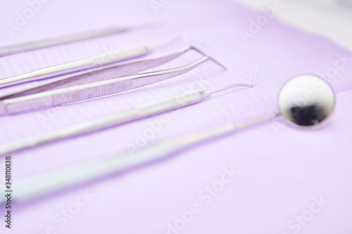 Zahnarztbesteck in einer Praxis oder Zahnklinik