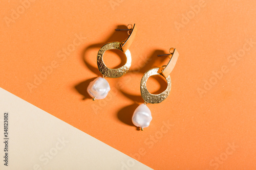 Obraz na płótnie Top view of fashion jewelry and accessories on bright color background