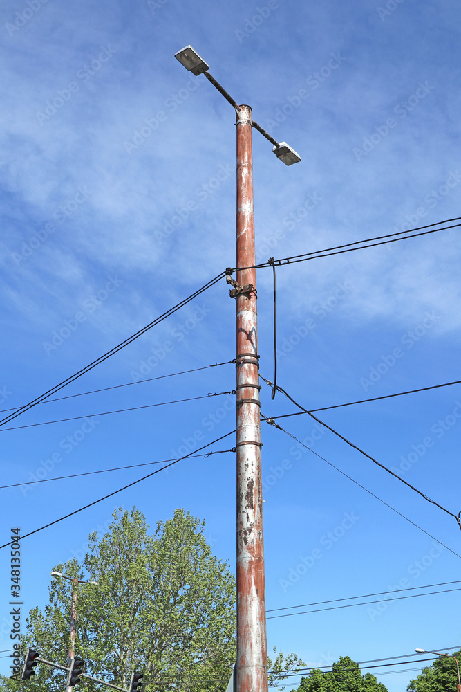 Obraz premium High street light in the city