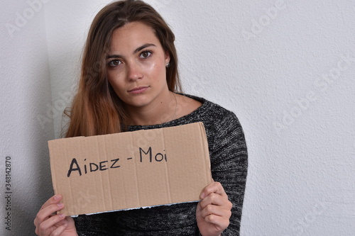 Tristesse d'une jeune femme violée