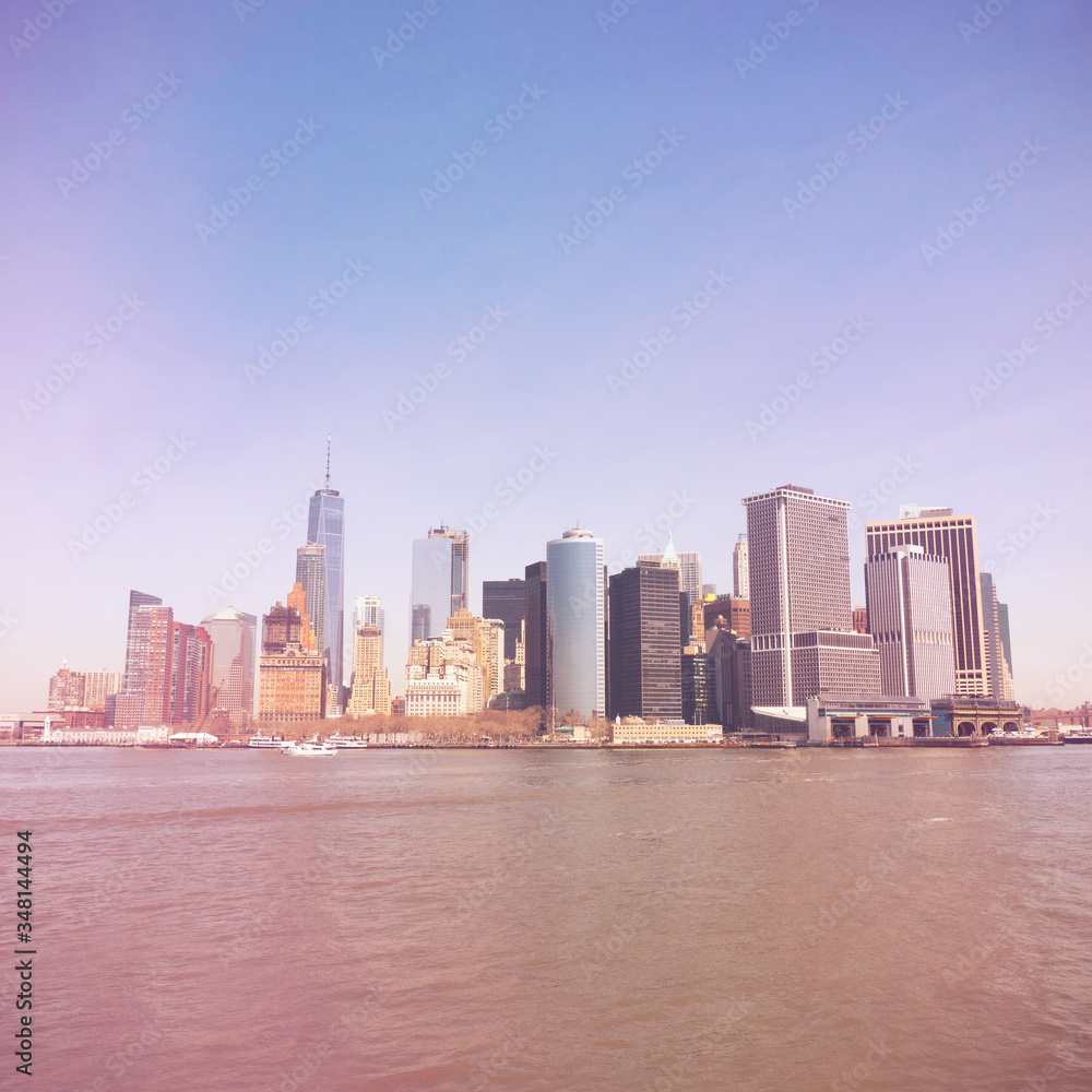 Fototapeta premium New York city skyline seen from a boat