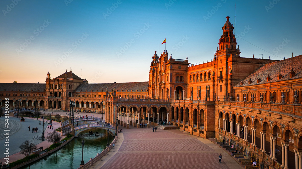 Obraz premium Seville, Spain - February 20th, 2020 - Plaza de Espana (Spain Square) with Architecture Details in Seville City Center, Spain.