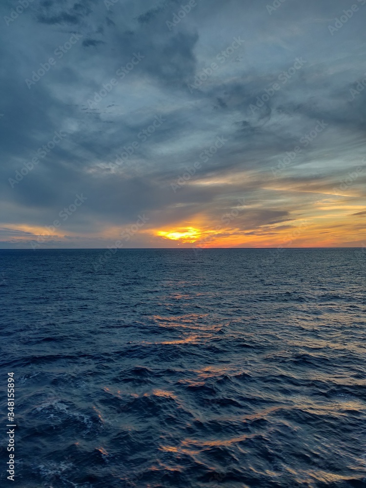 Obraz premium open blue ocean sea