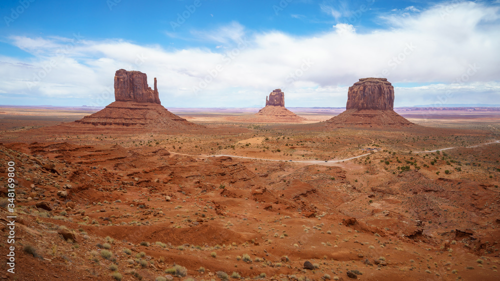Fototapeta premium the scenic drive in the monument valley, usa