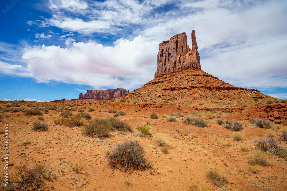 hiking the wildcat trail in the monument valley, usa hiking the wildcat trail in the monument valley, usa