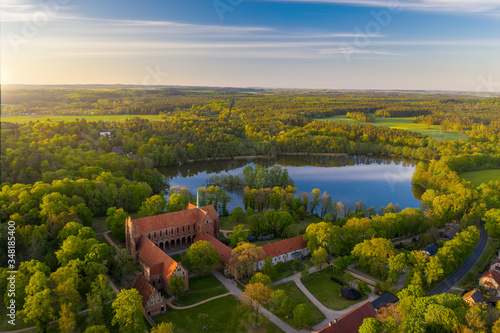 Fototapete Altes Kloster Chorin in Brandenburg zum Sonnenuntergang