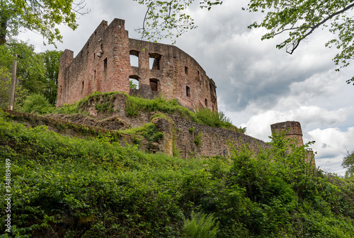 Die Burg Freienstein in Gammelsbach, Oberzent im Odenwald, Hessen, Deutschland 