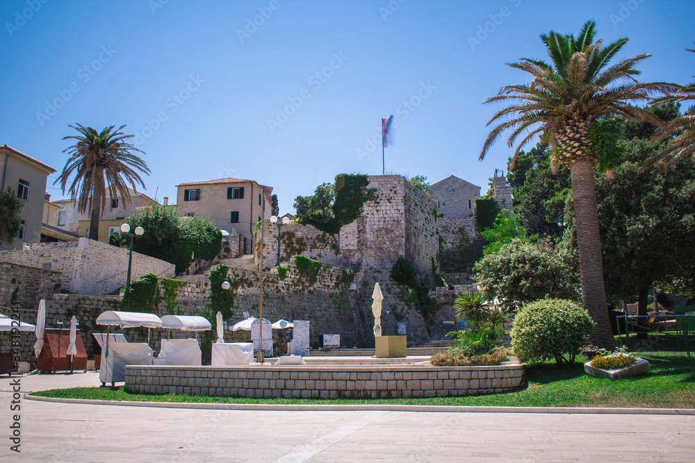 Fototapeta premium Rab town square on Rab island on a cloudless summer day, in Croatia