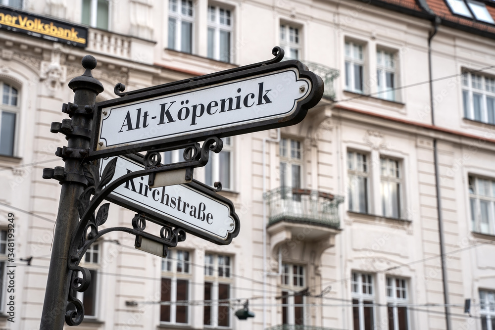 altmodisches Straßenschild Altstadt Stadtteil Köpenick Berlin, Deutschland