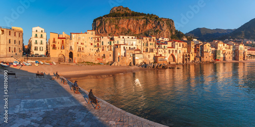 Fotografi Beautiful panoramic view of coastal city Cefalu at sunset, Sicily, Italy