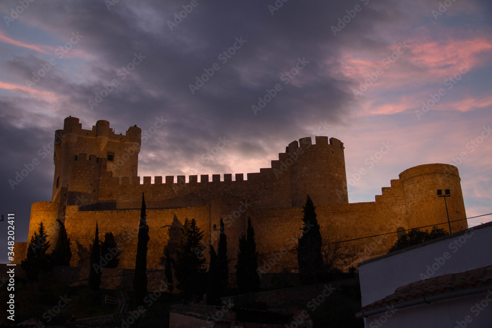 Obraz premium atardecer con castillo de villena