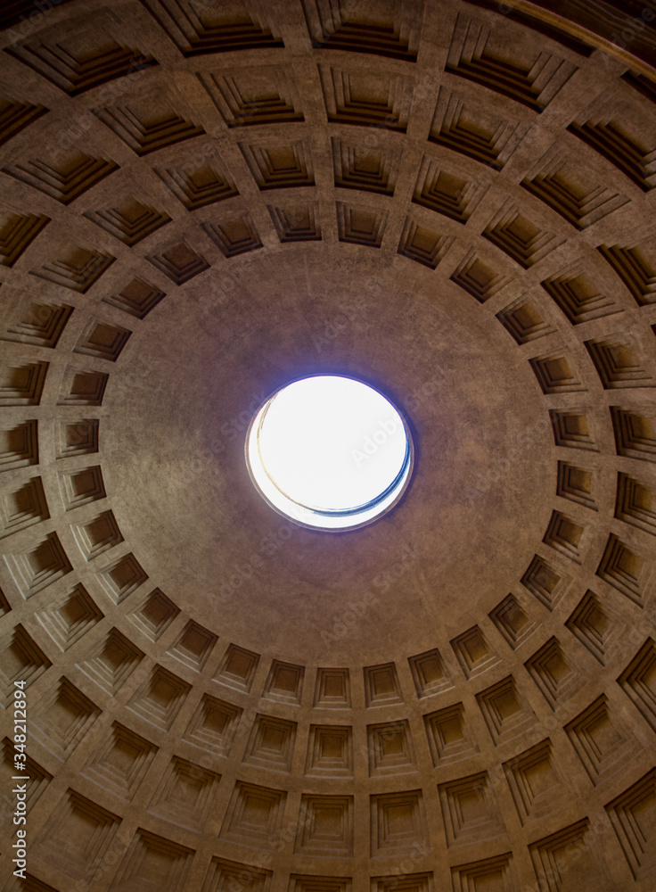 Oculus w Panteonie w Rzymie