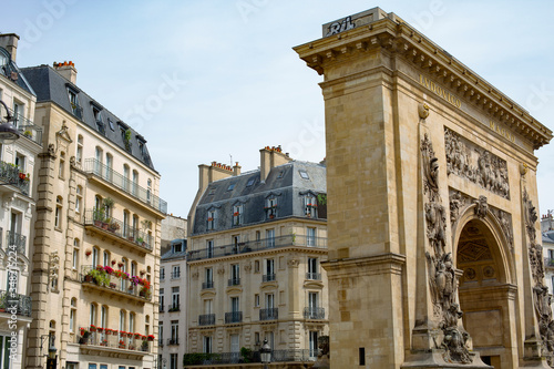 Fototapeta Naklejka Na Ścianę i Meble -  Porte Saint-Denis surrounded by buildings, French architecture, Parisian neighbourhood, landmark in Paris