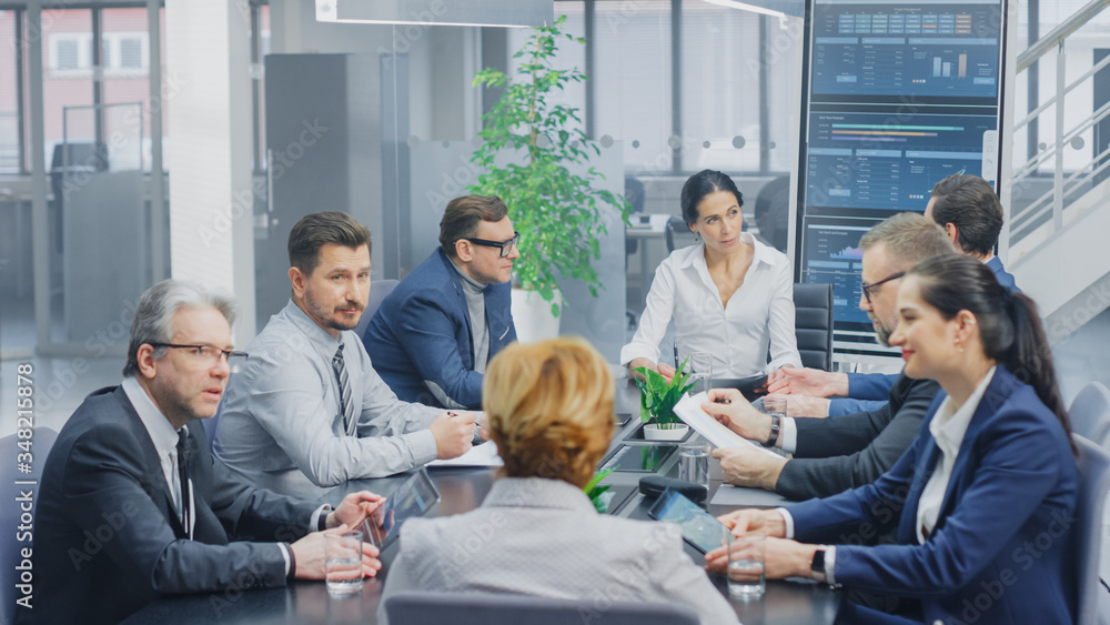 Obraz premium In the Modern Corporate Office Meeting Room: Diverse Group of Businesspeople, Lawyers, Executives and Members of the Board of Directors Talking, Negotiating and Working on a Winning Strategy. 