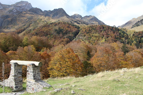 Ruta del Ojo del judio (Vielha - Cataluña) photo