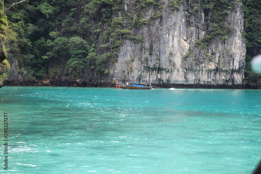 Obraz premium James Bond island near Phuket in Thailand. Famous landmark and famous travel destination