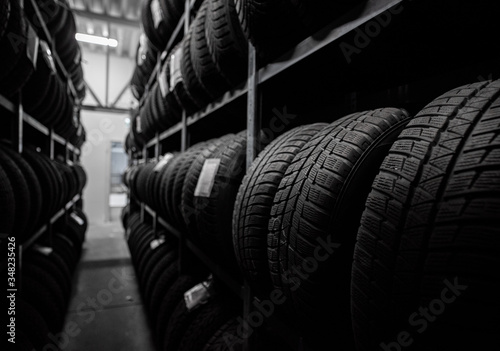 Obraz na płótnie tire Service - replacement of summer and winter tires w salonie