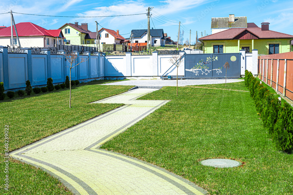 Obraz premium winding path laid out on the ground