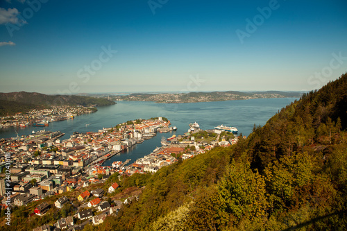 Fototapeta Naklejka Na Ścianę i Meble -  View on Bergen and harbor from the mountain floyen.