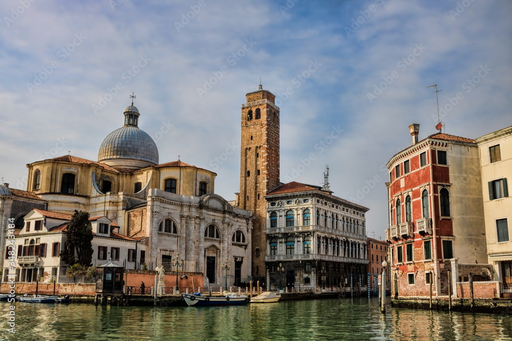 venedig, italien - canal grande mit kirche san geremia