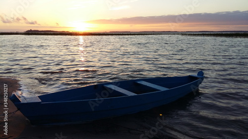 Sunrise boat © Lily