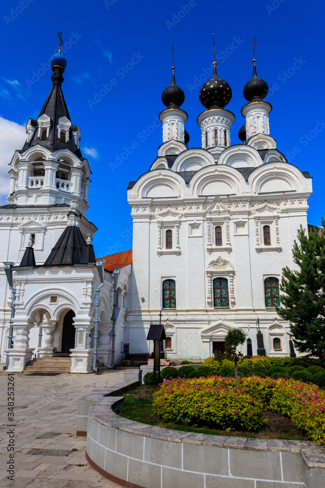 Fototapeta premium Cathedral of the Annunciation of the Blessed Virgin Mary in Annunciation Monastery in Murom, Russia