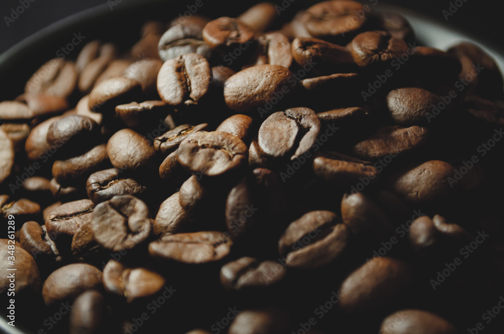 Fototapeta premium Roasted coffee beans background