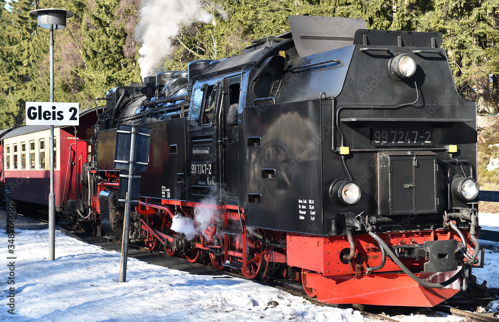 Fototapeta premium Harzer Schmalspurbahn im Winter 