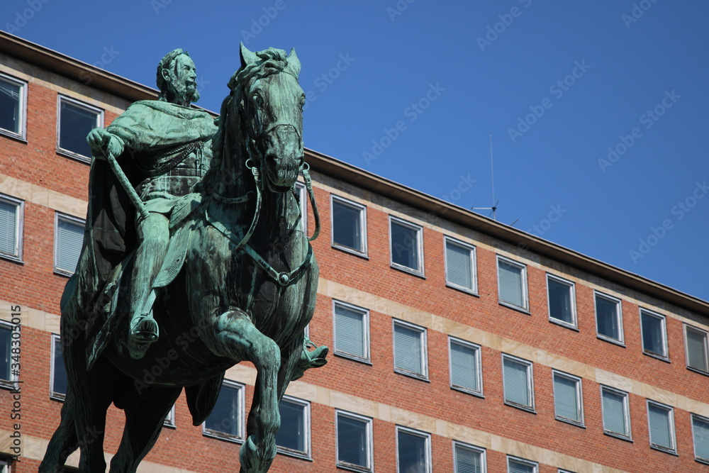 Obraz premium Nuremberg, Bavaria / Germany - April 12, 2020. The Kaiser-Wilhelm-I.-Monument near Sankt Egidien church.