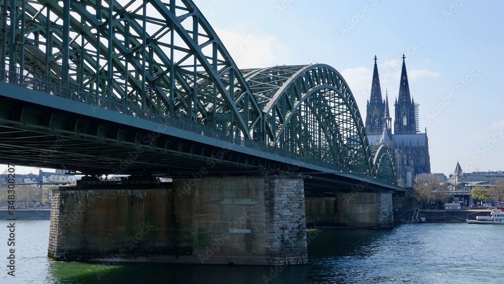 Kölner Dom und Hohenzollern Brücke am Rhein