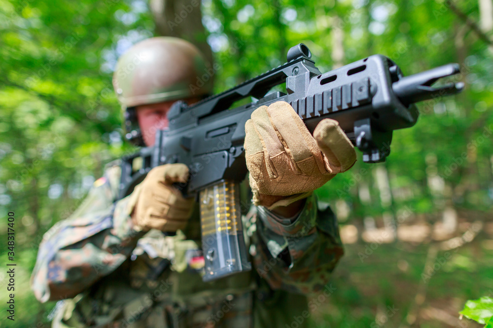 Fototapeta premium German soldier with a german assault rifle