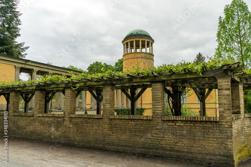 Schloss Lindstedt in Potsdam ist ein schöner und öffentlich zugängliche für Besucher, jedoch aufgrund von Corona menschenleer.  photo