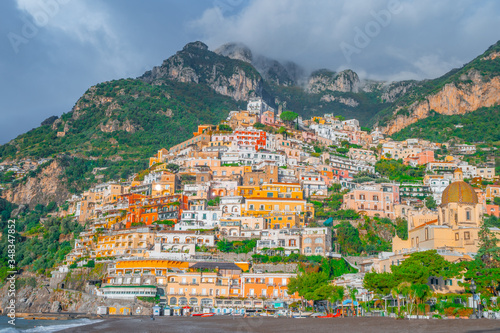 Fototapeta Naklejka Na Ścianę i Meble -  Beautiful colorful houses on a mountain in Positano, a town on Amalfi coast