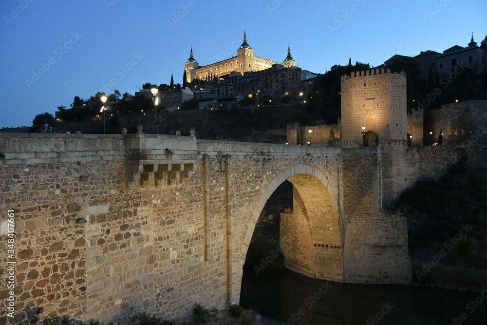 Puente de Alcantara y Alcazar de Toledo