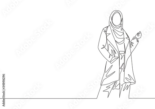 Single continuous line drawing of young happy beautiful muslimah on Islamic cloth pose nicely. Beauty malay women model in trendy hijab fashion concept one line draw design vector illustration