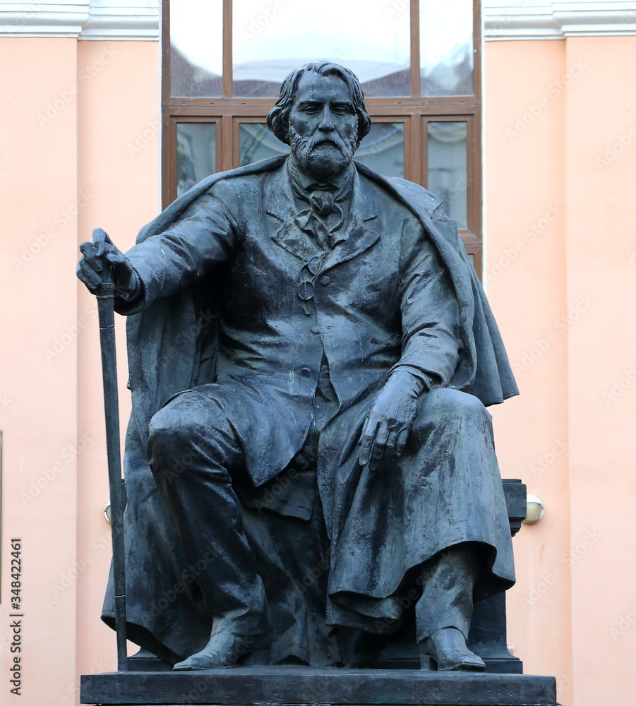 Fototapeta premium Monument to Russian writer Turgenev, Staro-Manegniy garden, St. Petersburg, Russia August 2018