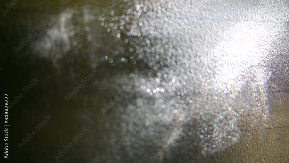 ガラス越しの朝の光、風、水の揺らぎ ガラス越しの朝の光、風、水の揺らぎ