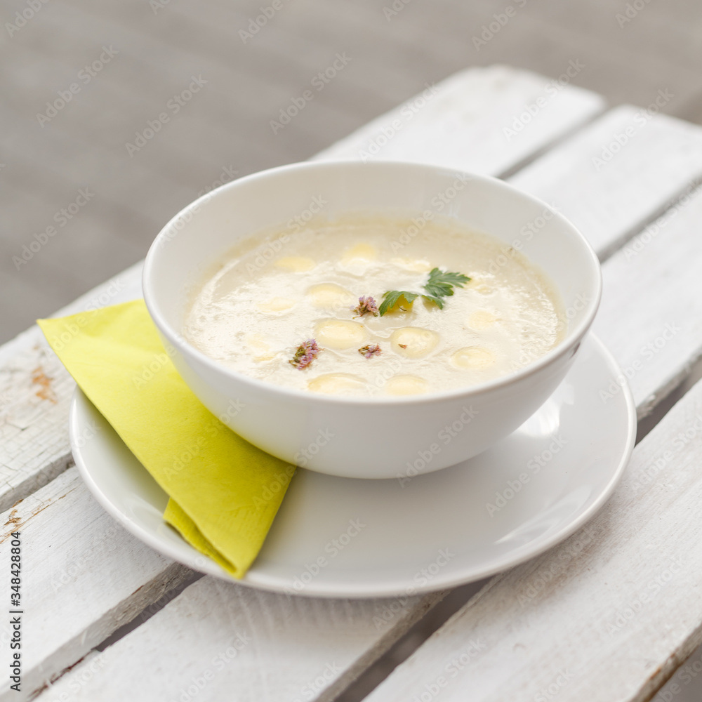 Warzywna zupa z dodatkami. Warzywna zupa z dodatkami.