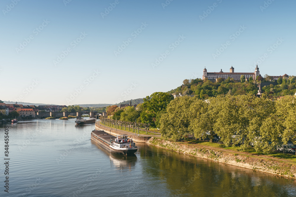 Festung Marienberg und alte Mainbrücke in Würzburg Festung Marienberg und alte Mainbrücke in Würzburg