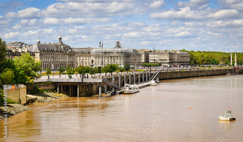 Embarcadero en el rio Garona a su paso por Burdeos © David Andres