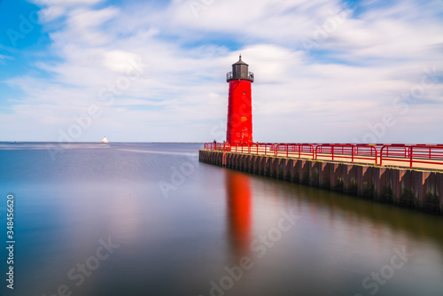 milwaukee lighthouse on sunny day.
