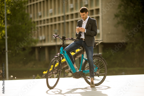 Young businessman on the eb...