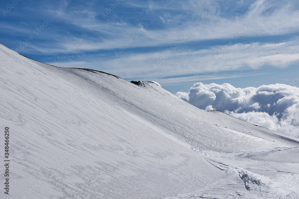 Obraz premium Snowy side of a volcano mountain in Sicily