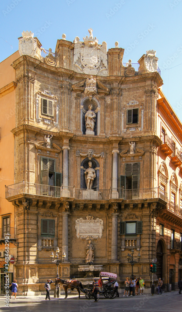 Cuatro esquinas, Palermo