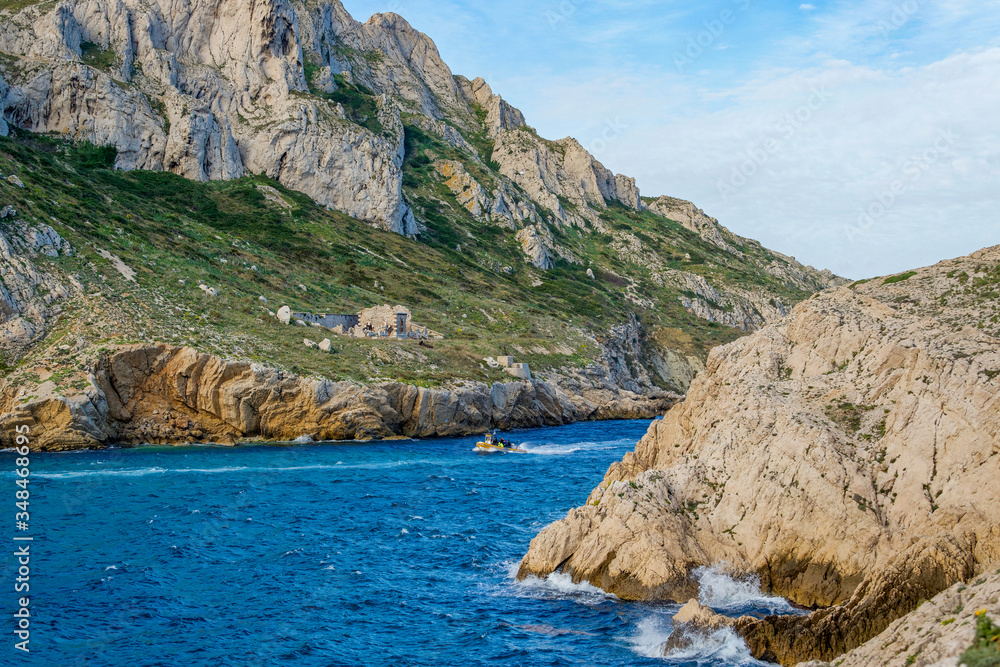 Naklejka premium Relief escarpé de la côte méditerranéenne aux alentours de Marseille en France